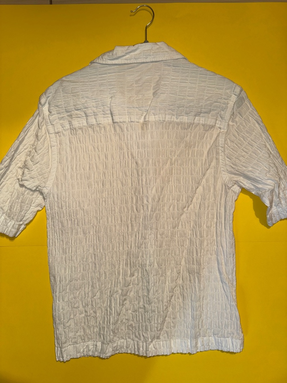 Zara Textured Short-Sleeve Button-Down Shirt in White - Picture 4 of 4